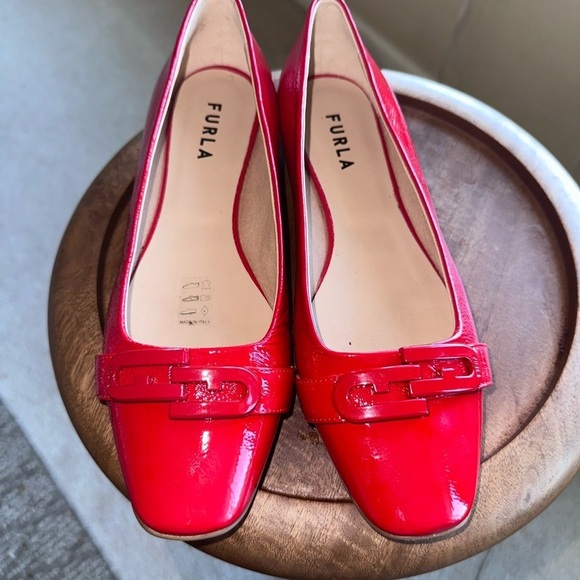 FURLA Red Patent Leather Flat Loafers with FURLA logo embellishment size 8 - Picture 1 of 9